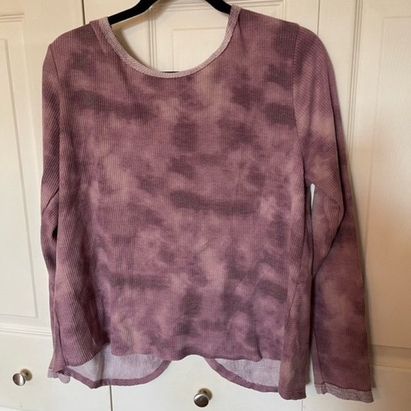 Bluenotes pink purple clouds front knot long sleeve v-neck top size Large - Picture 2 of 3